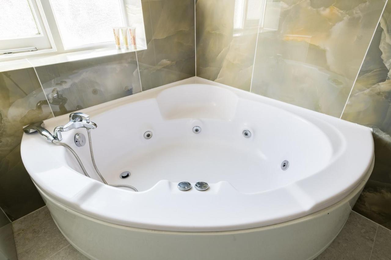 The Sussex Garden Retreat - Elegant 2Bdr Flat Leilighet London Eksteriør bilde